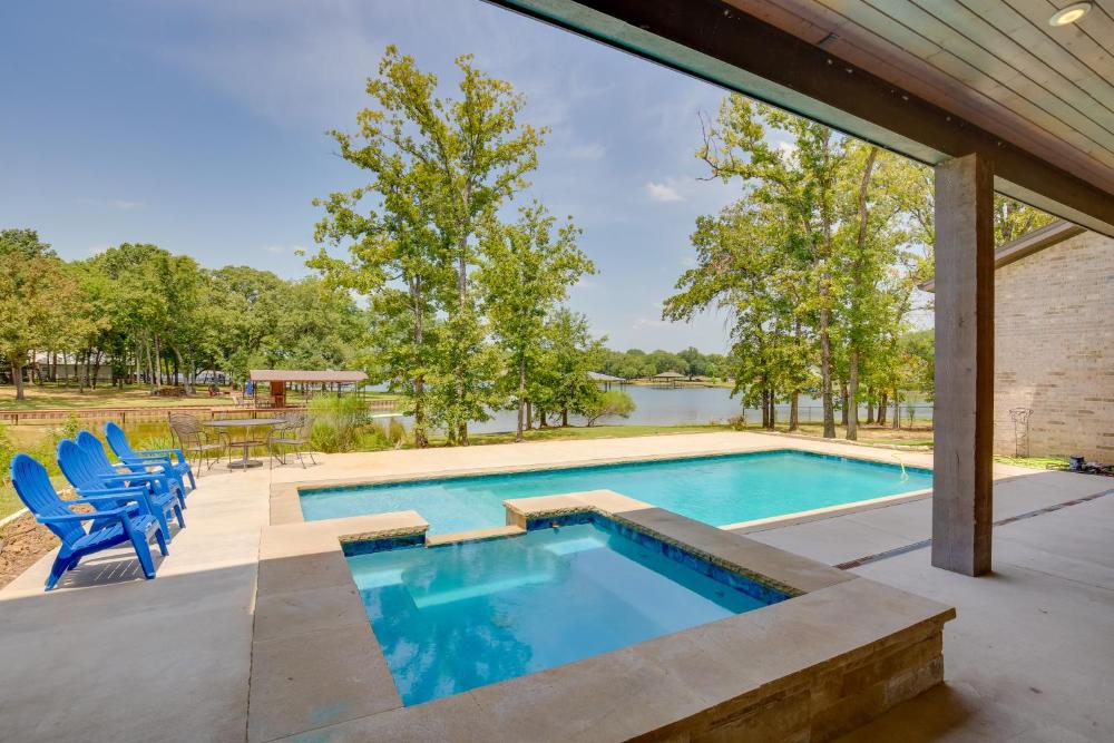 Fire Pit, Pool! Family Malakoff Gem on Cedar Creek
